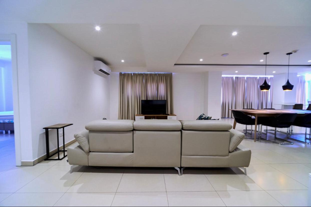 Suncity Hotel Apartment Аккра Экстерьер фото